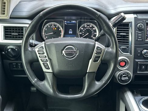 Used 2019 Nissan Titan SV w/ SV Convenience Package AWD/4WD image 14