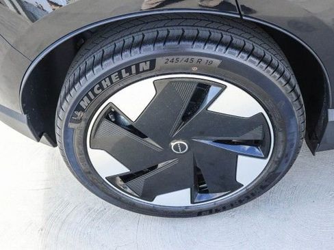 New 2025 Volvo EX30 Plus image 8