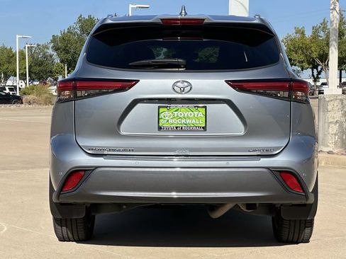Used 2023 Toyota Highlander Limited FWD image 4