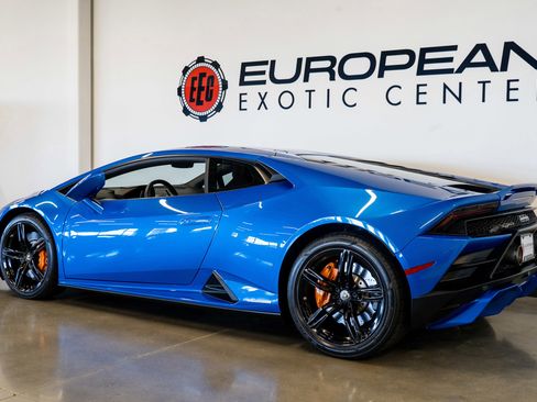 Used 2020 Lamborghini Huracan EVO RWD image 40