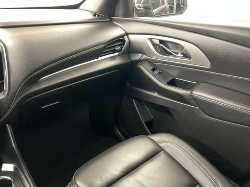Used 2023 Chevrolet Traverse LT image 10
