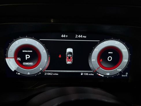 Used 2024 Nissan Pathfinder Platinum image 16