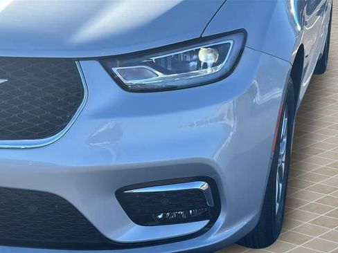 New 2026 Chrysler Pacifica Select FWD image 11