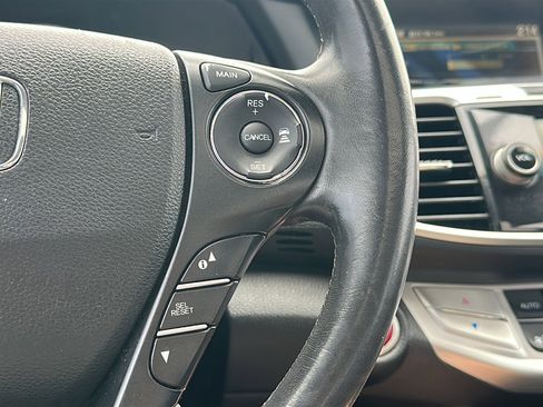 Used 2013 Honda Accord Touring image 28