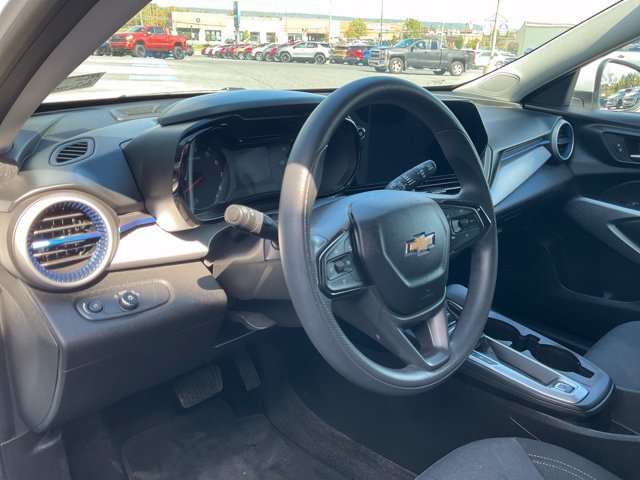 Used 2024 Chevrolet Trax LS w/ LS Convenience Package FWD image 4