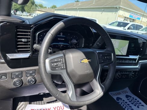 Used 2025 Chevrolet Silverado 1500 LT AWD/4WD image 14