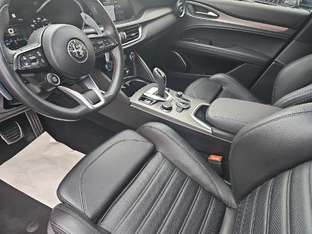 Used 2022 Alfa Romeo Stelvio Veloce AWD/4WD image 22