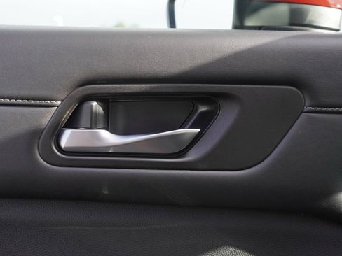 Used 2024 Nissan Pathfinder SL w/ Black Appearance Package image 10