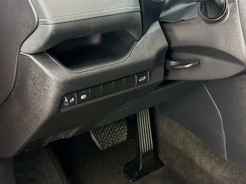 Used 2025 Toyota RAV4 XLE image 17