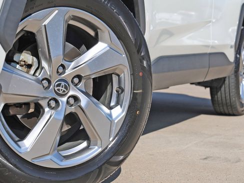 Used 2021 Toyota RAV4 XLE Premium image 13