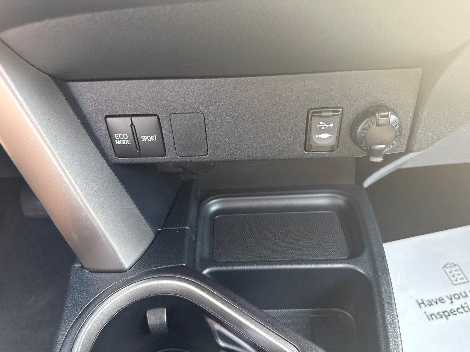 Used 2018 Toyota RAV4 LE w/ Carpet Mat Package AWD/4WD image 21