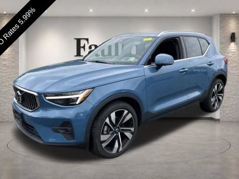 Used 2023 Volvo XC40 B5 Ultimate w/ Protection Package Premier AWD/4WD image 2