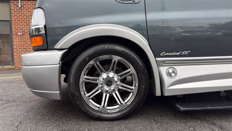 Used 2015 Chevrolet Express 2500 Extended RWD image 5
