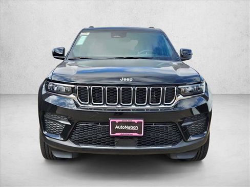 New 2025 Jeep Grand Cherokee Laredo image 5