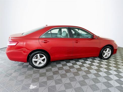 Used 2011 Toyota Camry LE FWD image 10