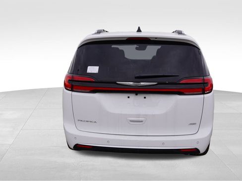 New 2026 Chrysler Pacifica Pinnacle AWD/4WD image 4