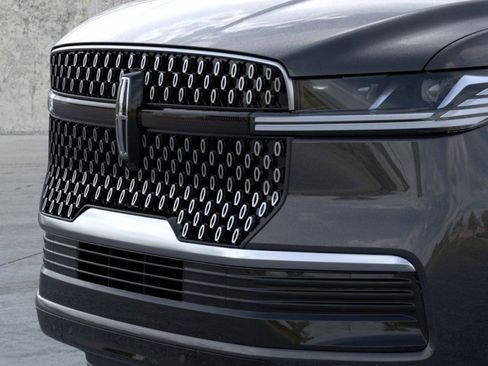New 2025 Lincoln Navigator Reserve AWD/4WD image 17