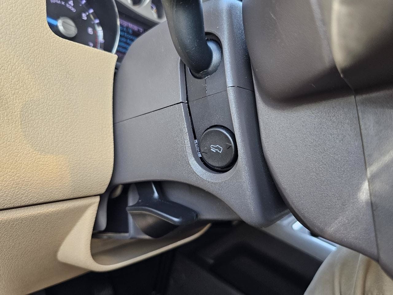 Used 2013 Ford F250 Lariat w/ Lariat Interior Pkg AWD/4WD image 46
