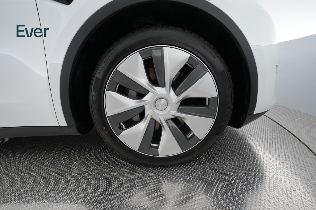 Used 2022 Tesla Model Y Long Range AWD/4WD image 9