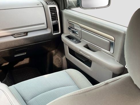 Used 2019 RAM 1500 Classic SLT AWD/4WD image 24