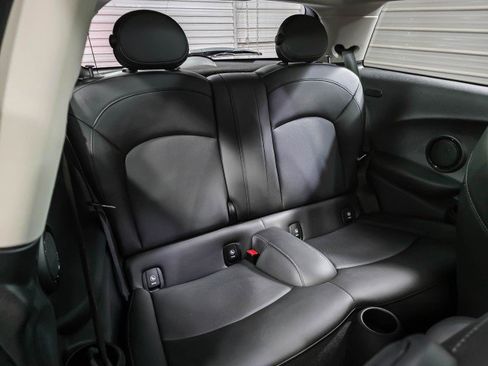 Used 2019 MINI Cooper S w/ Signature Upholstery Package FWD image 17