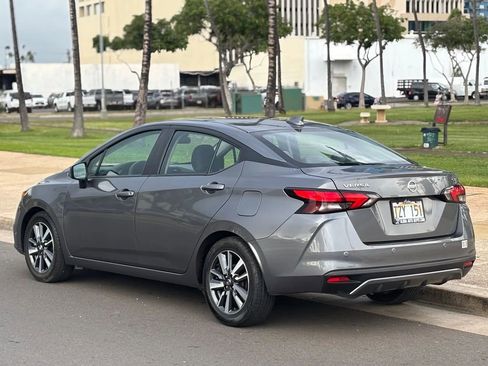 Used 2021 Nissan Versa SV image 3
