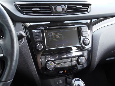 Used 2021 Nissan Rogue Sport SV w/ Technology Package FWD image 23