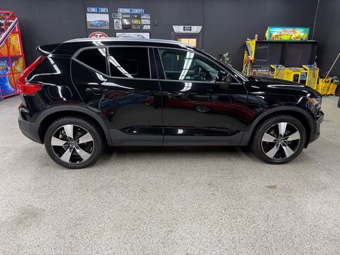 Used 2019 Volvo XC40 T5 Momentum image 6