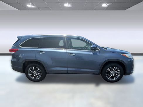 Used 2018 Toyota Highlander XLE FWD image 8