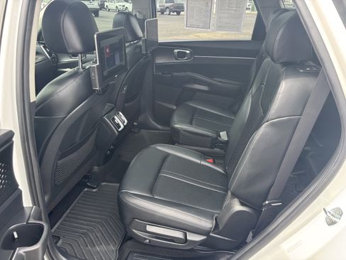 Used 2022 Kia Sorento EX w/ Panoramic Sunroof Package AWD/4WD image 23