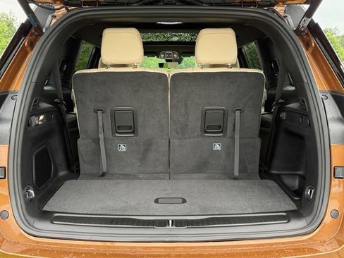 New 2026 Jeep Grand Cherokee L Limited w/ Luxury Tech Group II AWD/4WD image 28
