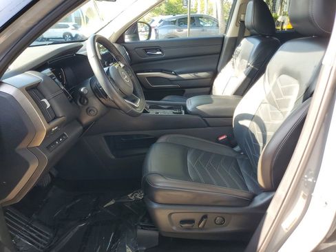 Certified 2023 Nissan Pathfinder Platinum AWD/4WD image 18
