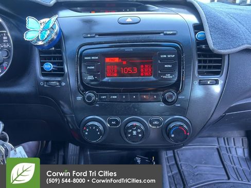 Used 2017 Kia Forte LX image 3