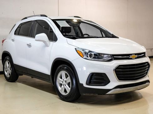 Used 2020 Chevrolet Trax LT w/ LT Convenience Package image 6