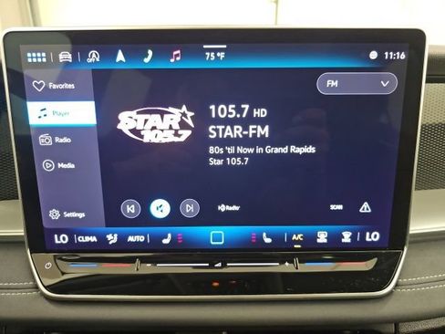 Used 2025 Volkswagen Tiguan SE w/ Panoramic Sunroof Package AWD/4WD image 23