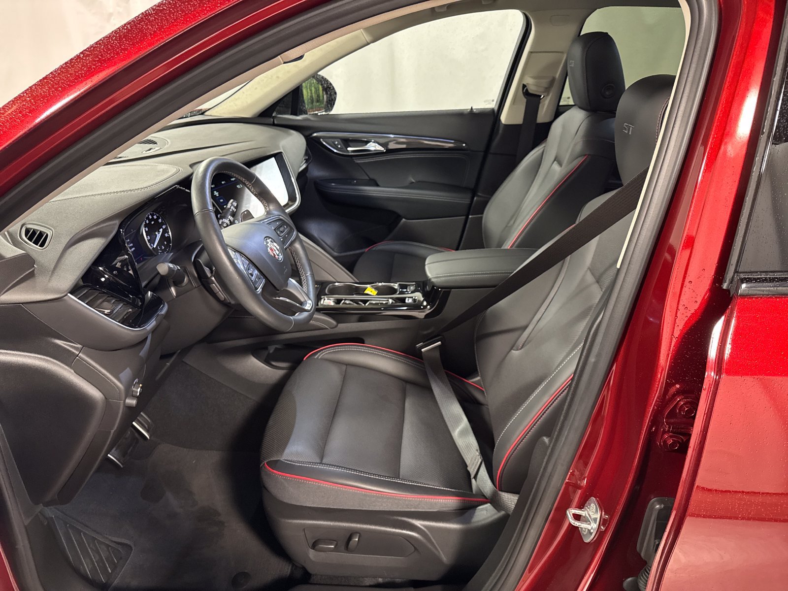 Used 2022 Buick Envision Essence w/ Sport Touring Package FWD image 3