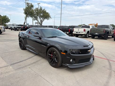 Used 2013 Chevrolet Camaro SS w/ SS Performance Package RWD image 2