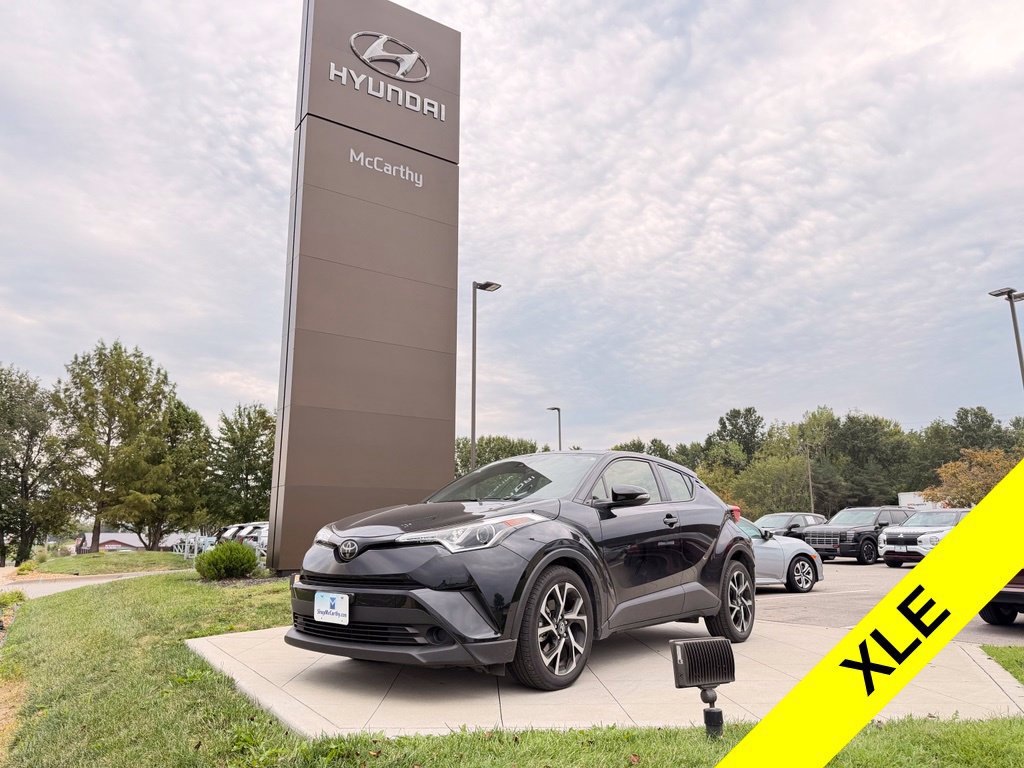Used 2019 Toyota C-HR XLE FWD image 1