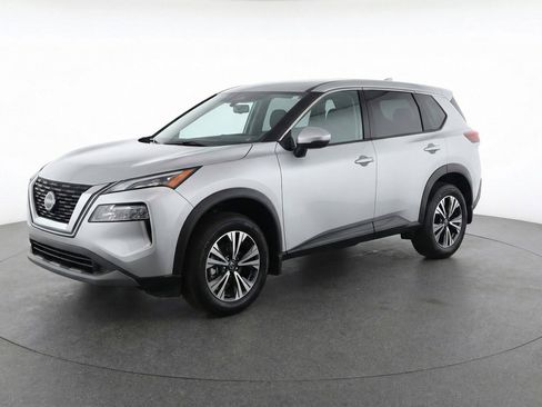 Used 2025 Nissan Rogue SV image 3