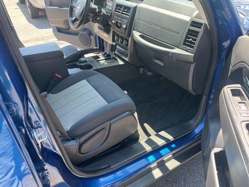 Used 2010 Jeep Liberty Sport AWD/4WD image 25