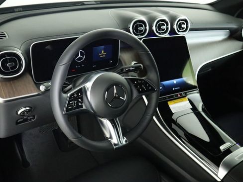 Certified 2025 Mercedes-Benz GLC 300 image 9