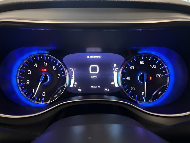 Used 2025 Chrysler Pacifica Limited FWD image 32