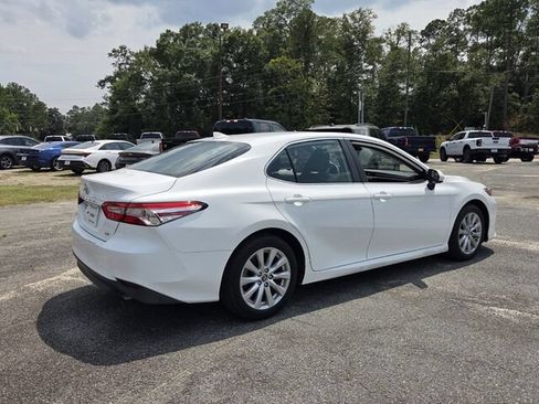 Used 2019 Toyota Camry LE FWD image 13
