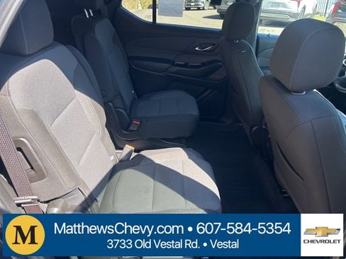Used 2023 Chevrolet Traverse LT image 9