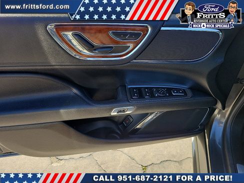 Used 2017 Lincoln Continental Select image 14