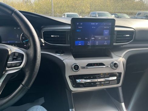 Used 2024 Ford Explorer XLT w/ Equipment Group 202A image 23