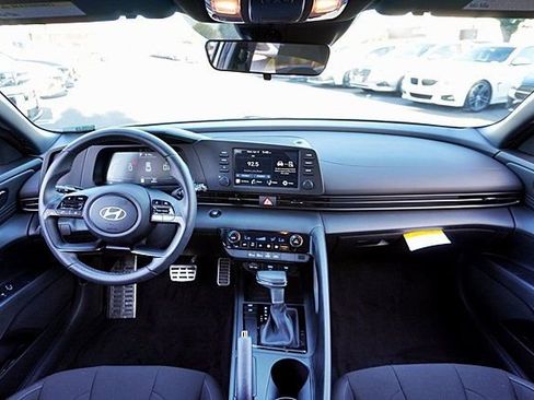 Certified 2025 Hyundai Elantra Sport FWD image 17