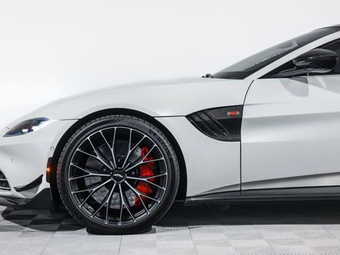 Used 2023 Aston Martin V8 Vantage Coupe RWD image 15