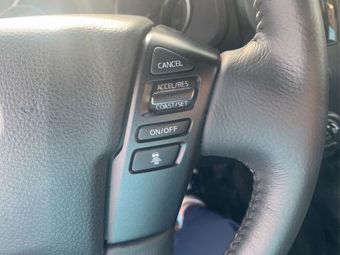 Used 2024 Nissan Titan SV w/ SV Convenience Package image 25