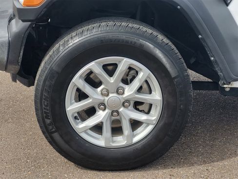 Used 2023 Jeep Wrangler Sport S image 9